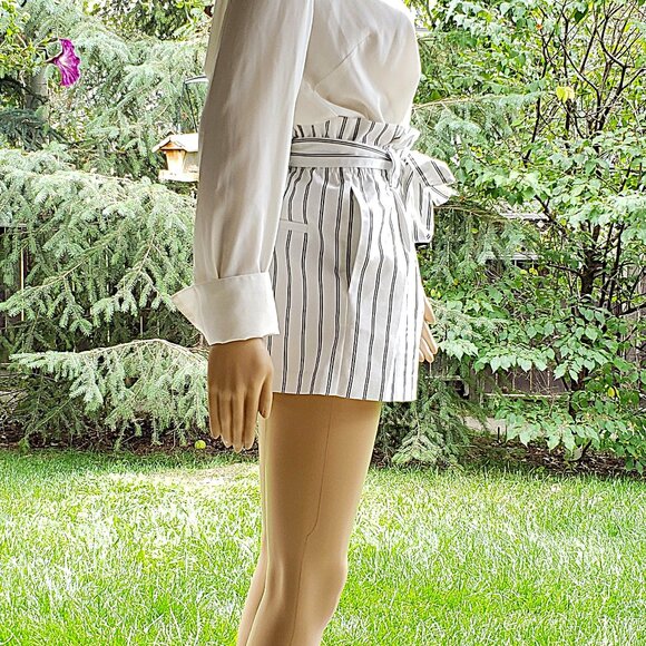 ZARA - High waisted white & navy striped shorts with front tie - Picture 8 of 10